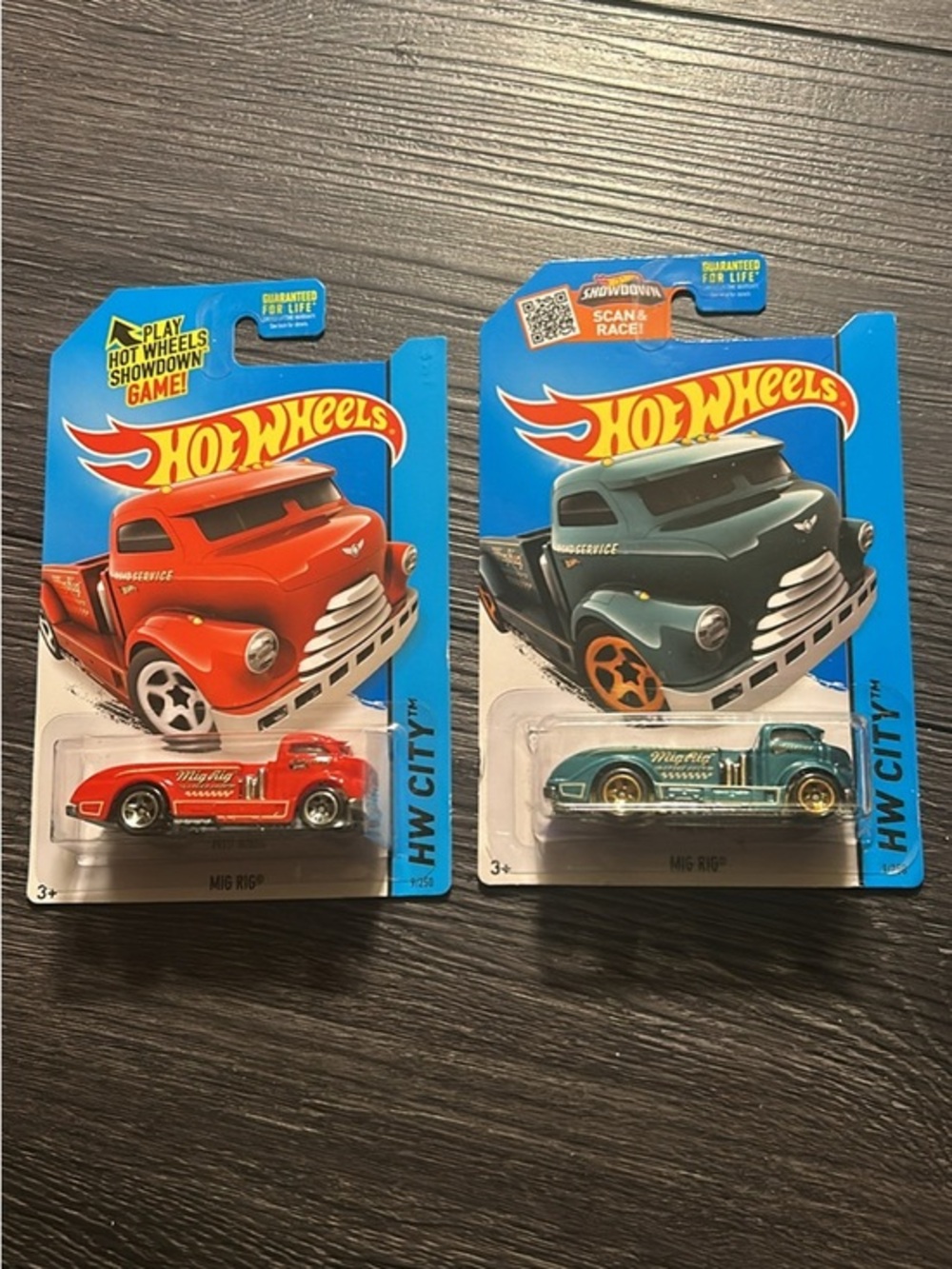 Hot Wheels Mig Rig Set of 2 Red, Green